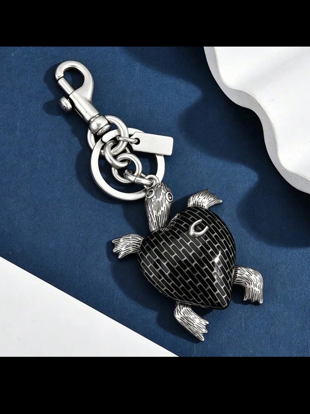 Turtle Heart Bag Charm Keychain - antique gold or silver - Picture 3 of 5